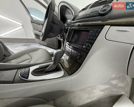 Мерседес Е-Клас 2005 у Трускавце на Automoto.ua Чорний Мерседес Е-Клас, об'ємом двигуна 3.5 л та пробігом 245 тис. км за 8999 $, фото 25 на Automoto.ua