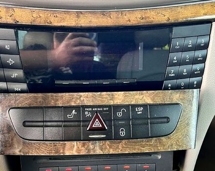 Чорний Мерседес Е-Клас, об'ємом двигуна 3.2 л та пробігом 397 тис. км за 8000 $, фото 2 на Automoto.ua