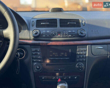 Черный Мерседес Е-Класс, объемом двигателя 1.8 л и пробегом 338 тыс. км за 6850 $, фото 16 на Automoto.ua