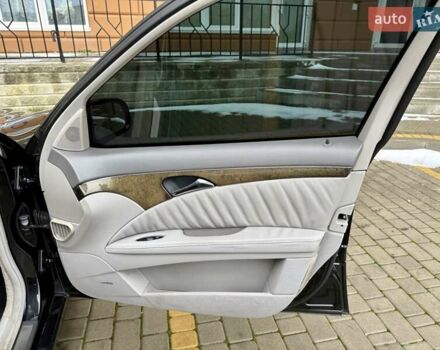 Чорний Мерседес Е-Клас, об'ємом двигуна 3.5 л та пробігом 261 тис. км за 6999 $, фото 55 на Automoto.ua