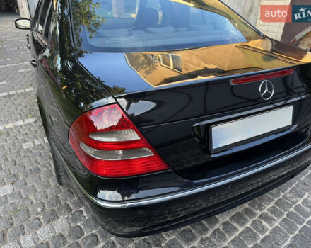 Черный Мерседес Е-Класс, объемом двигателя 2.2 л и пробегом 280 тыс. км за 7900 $, фото 4 на Automoto.ua