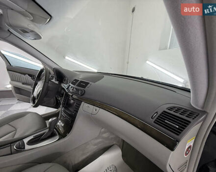 Мерседес Е-Клас 2005 у Трускавце на Automoto.ua Чорний Мерседес Е-Клас, об'ємом двигуна 3.5 л та пробігом 245 тис. км за 8999 $, фото 26 на Automoto.ua