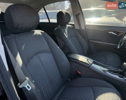 Черный Мерседес Е-Класс, объемом двигателя 1.8 л и пробегом 338 тыс. км за 6850 $, фото 25 на Automoto.ua