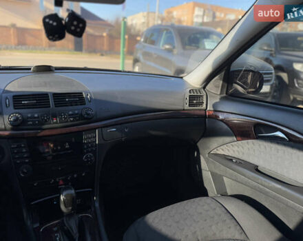 Черный Мерседес Е-Класс, объемом двигателя 1.8 л и пробегом 338 тыс. км за 6850 $, фото 15 на Automoto.ua