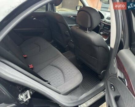 Черный Мерседес Е-Класс, объемом двигателя 1.8 л и пробегом 220 тыс. км за 8650 $, фото 7 на Automoto.ua