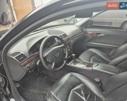 Мерседес Е-Класс 2005 в Дунаевцах на Automoto.ua Черный Мерседес Е-Класс, объемом двигателя 2.15 л и пробегом 360 тыс. км за 7700 $, фото 2 на Automoto.ua