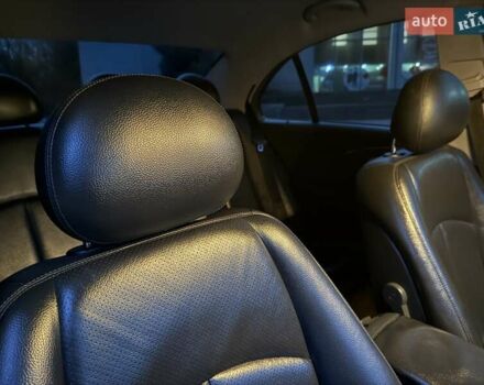 Мерседес Е-Клас 2005 у Рівному на Automoto.ua Чорний Мерседес Е-Клас, об'ємом двигуна 1.8 л та пробігом 255 тис. км за 5800 $, фото 37 на Automoto.ua