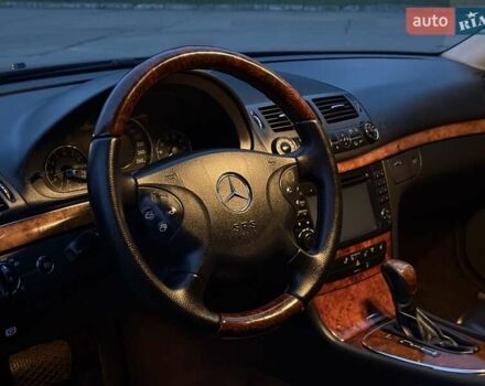 Мерседес Е-Клас 2005 у Рівному на Automoto.ua Чорний Мерседес Е-Клас, об'ємом двигуна 1.8 л та пробігом 255 тис. км за 5800 $, фото 63 на Automoto.ua