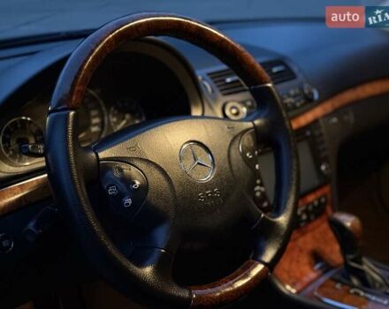 Мерседес Е-Клас 2005 у Рівному на Automoto.ua Чорний Мерседес Е-Клас, об'ємом двигуна 1.8 л та пробігом 255 тис. км за 5800 $, фото 64 на Automoto.ua