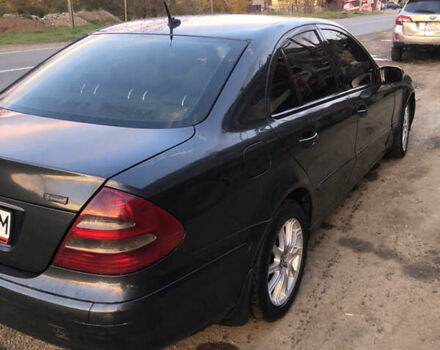 Мерседес Е-Класс 2005 в Косове на Automoto.ua Черный Мерседес Е-Класс, объемом двигателя 2.15 л и пробегом 325 тыс. км за 5500 $, фото 4 на Automoto.ua