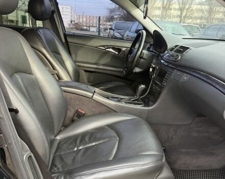 Чорний Мерседес Е-Клас, об'ємом двигуна 3.2 л та пробігом 380 тис. км за 6500 $, фото 7 на Automoto.ua