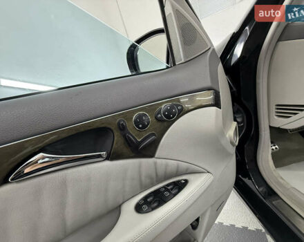 Мерседес Е-Клас 2005 у Трускавце на Automoto.ua Чорний Мерседес Е-Клас, об'ємом двигуна 3.5 л та пробігом 245 тис. км за 8999 $, фото 44 на Automoto.ua