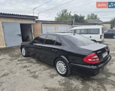 Мерседес Е-Класс 2005 в Дунаевцах на Automoto.ua Черный Мерседес Е-Класс, объемом двигателя 2.15 л и пробегом 360 тыс. км за 7700 $, фото 5 на Automoto.ua