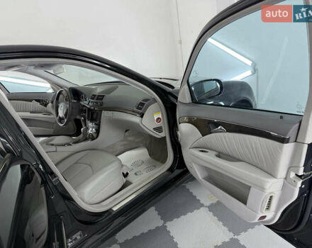 Мерседес Е-Клас 2005 у Трускавце на Automoto.ua Чорний Мерседес Е-Клас, об'ємом двигуна 3.5 л та пробігом 245 тис. км за 8999 $, фото 20 на Automoto.ua