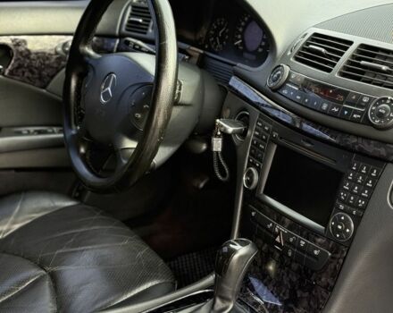 Чорний Мерседес Е-Клас, об'ємом двигуна 3.2 л та пробігом 380 тис. км за 6500 $, фото 6 на Automoto.ua