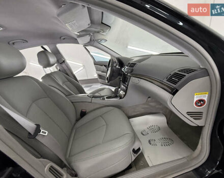 Мерседес Е-Клас 2005 у Трускавце на Automoto.ua Чорний Мерседес Е-Клас, об'ємом двигуна 3.5 л та пробігом 245 тис. км за 8999 $, фото 30 на Automoto.ua