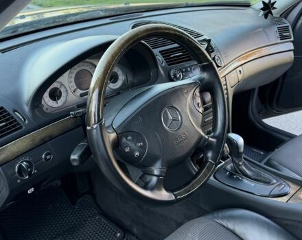 Чорний Мерседес Е-Клас, об'ємом двигуна 2 л та пробігом 200 тис. км за 6400 $, фото 16 на Automoto.ua