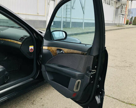 Чорний Мерседес Е-Клас, об'ємом двигуна 2.99 л та пробігом 392 тис. км за 7900 $, фото 31 на Automoto.ua