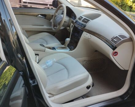 Чорний Мерседес Е-Клас, об'ємом двигуна 2.7 л та пробігом 296 тис. км за 8100 $, фото 4 на Automoto.ua