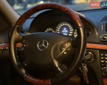 Мерседес Е-Клас 2005 у Рівному на Automoto.ua Чорний Мерседес Е-Клас, об'ємом двигуна 1.8 л та пробігом 255 тис. км за 5800 $, фото 68 на Automoto.ua