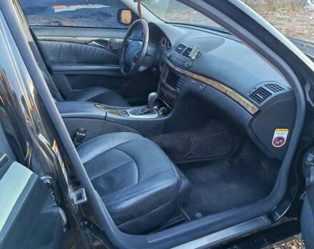 Черный Мерседес Е-Класс, объемом двигателя 2.99 л и пробегом 356 тыс. км за 8200 $, фото 7 на Automoto.ua