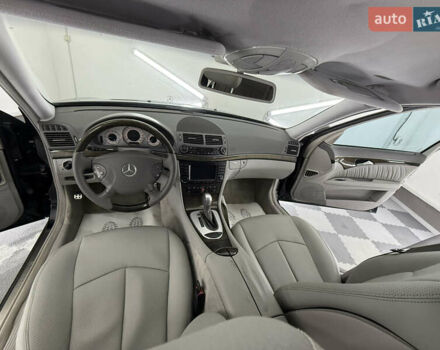 Мерседес Е-Клас 2005 у Трускавце на Automoto.ua Чорний Мерседес Е-Клас, об'ємом двигуна 3.5 л та пробігом 245 тис. км за 8999 $, фото 46 на Automoto.ua