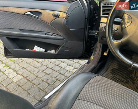 Чорний Мерседес Е-Клас, об'ємом двигуна 0 л та пробігом 280 тис. км за 7900 $, фото 7 на Automoto.ua