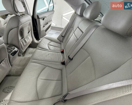 Мерседес Е-Клас 2005 у Трускавце на Automoto.ua Чорний Мерседес Е-Клас, об'ємом двигуна 3.5 л та пробігом 245 тис. км за 8999 $, фото 54 на Automoto.ua