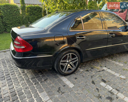 Черный Мерседес Е-Класс, объемом двигателя 2.2 л и пробегом 280 тыс. км за 7700 $, фото 6 на Automoto.ua