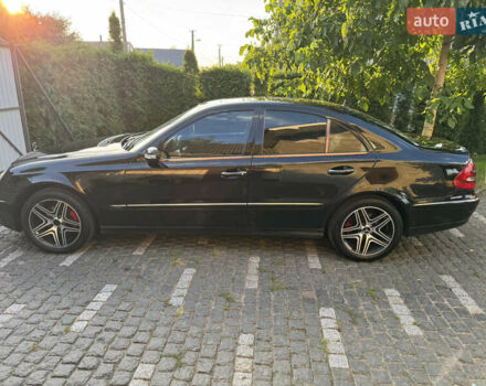 Черный Мерседес Е-Класс, объемом двигателя 2.2 л и пробегом 280 тыс. км за 7900 $, фото 6 на Automoto.ua