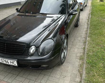 Чорний Мерседес Е-Клас, об'ємом двигуна 2 л та пробігом 370 тис. км за 5600 $, фото 1 на Automoto.ua