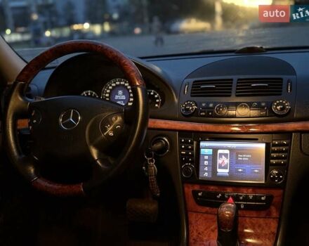 Мерседес Е-Клас 2005 у Рівному на Automoto.ua Чорний Мерседес Е-Клас, об'ємом двигуна 1.8 л та пробігом 255 тис. км за 5800 $, фото 67 на Automoto.ua