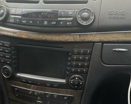 Черный Мерседес Е-Класс, объемом двигателя 3.5 л и пробегом 515 тыс. км за 10550 $, фото 7 на Automoto.ua