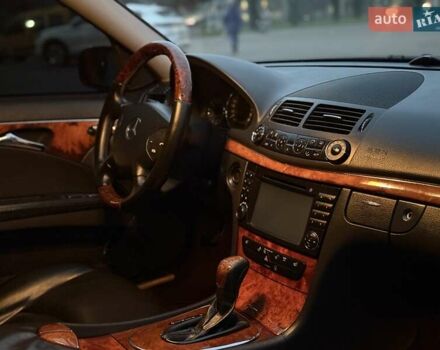 Мерседес Е-Клас 2005 у Рівному на Automoto.ua Чорний Мерседес Е-Клас, об'ємом двигуна 1.8 л та пробігом 255 тис. км за 5800 $, фото 38 на Automoto.ua