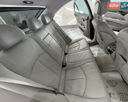 Мерседес Е-Клас 2005 у Трускавце на Automoto.ua Чорний Мерседес Е-Клас, об'ємом двигуна 3.5 л та пробігом 245 тис. км за 8999 $, фото 35 на Automoto.ua