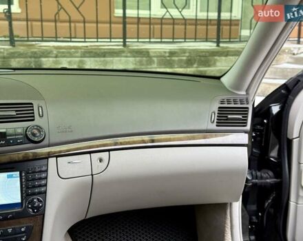 Чорний Мерседес Е-Клас, об'ємом двигуна 3.5 л та пробігом 261 тис. км за 6999 $, фото 65 на Automoto.ua