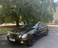 Черный Мерседес Е-Класс, объемом двигателя 3.2 л и пробегом 300 тыс. км за 4600 $, фото 1 на Automoto.ua