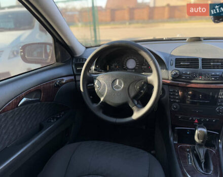 Черный Мерседес Е-Класс, объемом двигателя 1.8 л и пробегом 338 тыс. км за 6850 $, фото 14 на Automoto.ua