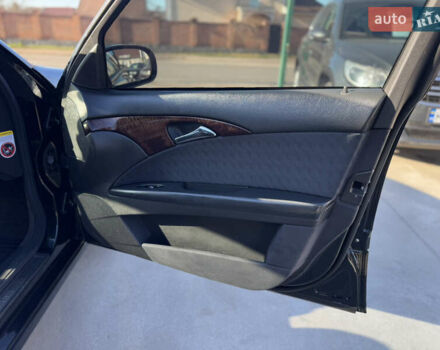 Черный Мерседес Е-Класс, объемом двигателя 1.8 л и пробегом 338 тыс. км за 6850 $, фото 23 на Automoto.ua