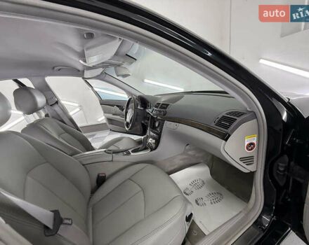 Мерседес Е-Клас 2005 у Трускавце на Automoto.ua Чорний Мерседес Е-Клас, об'ємом двигуна 3.5 л та пробігом 245 тис. км за 8999 $, фото 22 на Automoto.ua