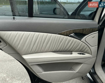 Чорний Мерседес Е-Клас, об'ємом двигуна 2.15 л та пробігом 310 тис. км за 6999 $, фото 17 на Automoto.ua