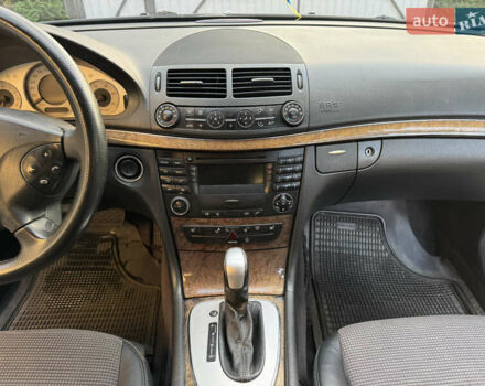 Черный Мерседес Е-Класс, объемом двигателя 2.2 л и пробегом 280 тыс. км за 7700 $, фото 14 на Automoto.ua