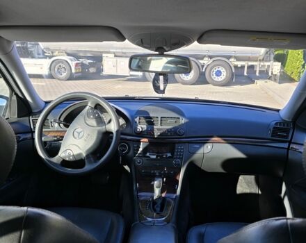 Черный Мерседес Е-Класс, объемом двигателя 1.8 л и пробегом 265 тыс. км за 6999 $, фото 10 на Automoto.ua