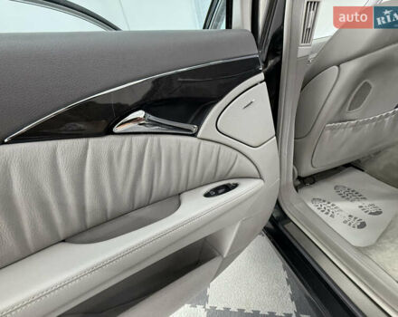 Мерседес Е-Клас 2005 у Трускавце на Automoto.ua Чорний Мерседес Е-Клас, об'ємом двигуна 3.5 л та пробігом 245 тис. км за 8999 $, фото 40 на Automoto.ua