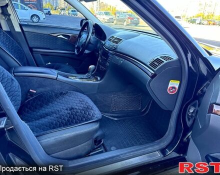 Черный Мерседес Е-Класс, объемом двигателя 1.8 л и пробегом 293 тыс. км за 7500 $, фото 6 на Automoto.ua