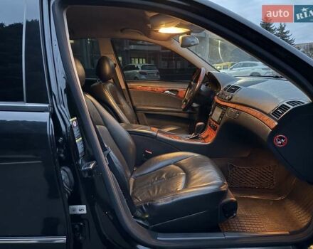 Мерседес Е-Клас 2005 у Рівному на Automoto.ua Чорний Мерседес Е-Клас, об'ємом двигуна 1.8 л та пробігом 255 тис. км за 5800 $, фото 33 на Automoto.ua