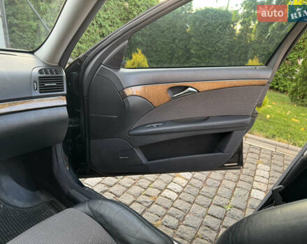 Чорний Мерседес Е-Клас, об'ємом двигуна 0 л та пробігом 280 тис. км за 7900 $, фото 4 на Automoto.ua