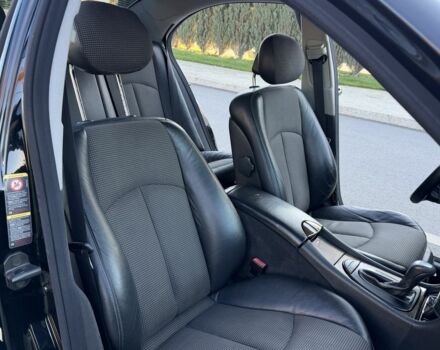 Чорний Мерседес Е-Клас, об'ємом двигуна 2 л та пробігом 200 тис. км за 6400 $, фото 18 на Automoto.ua