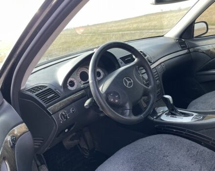 Чорний Мерседес Е-Клас, об'ємом двигуна 2.6 л та пробігом 234 тис. км за 6100 $, фото 4 на Automoto.ua