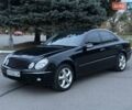 Мерседес Е-Клас 2005 у Рівному на Automoto.ua Чорний Мерседес Е-Клас, об'ємом двигуна 1.8 л та пробігом 255 тис. км за 5800 $, фото 3 на Automoto.ua